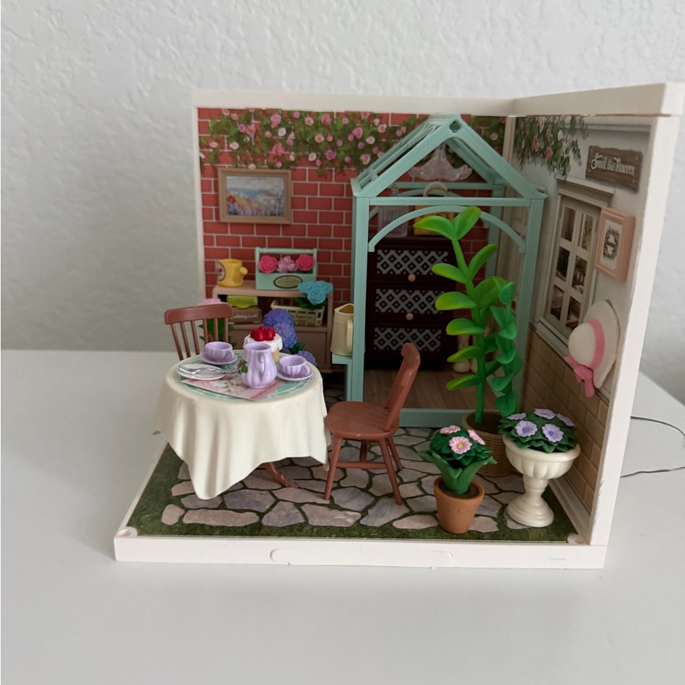 Miniature Garden Scene Art Decor